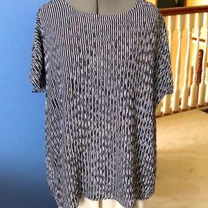 Chico’s Travelers - Black & White Crinkle Top